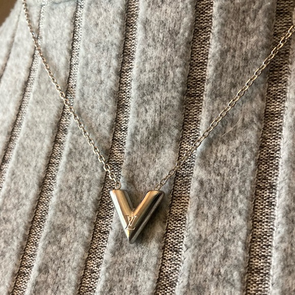 Authentic Louis Vuitton V-Shaped Silver Pendant Necklace - Picture 12 of 16